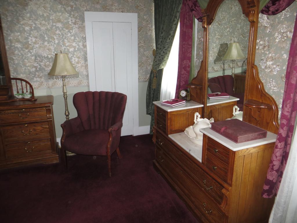 Edith Palmer'S Country Inn, Historical Bed & Breakfast 버지니아시티 외부 사진