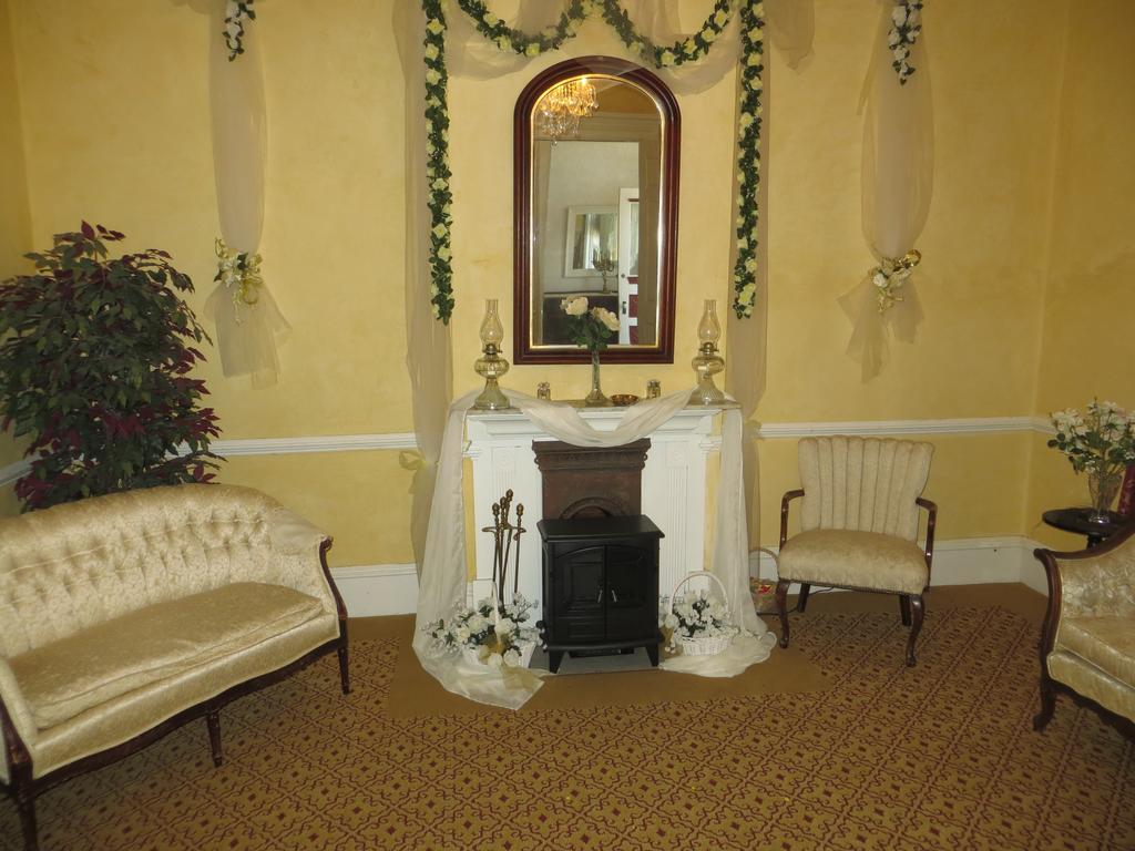 Edith Palmer'S Country Inn, Historical Bed & Breakfast 버지니아시티 외부 사진