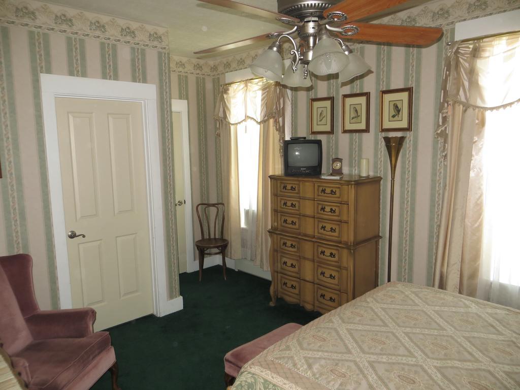 Edith Palmer'S Country Inn, Historical Bed & Breakfast 버지니아시티 외부 사진